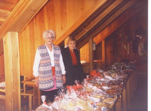 Basar og kökusala, jól 1996, Valgerður Hjörleifsdóttir og Jóna Kjartansdóttir