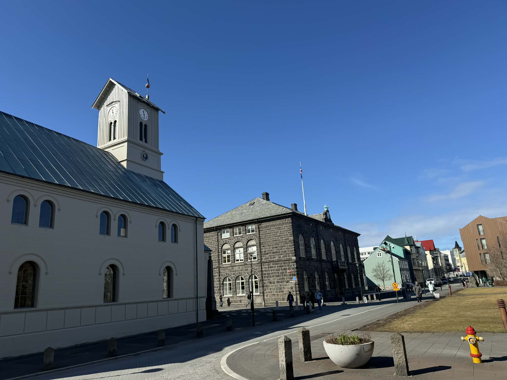 Vorsólin gleður og vermir!